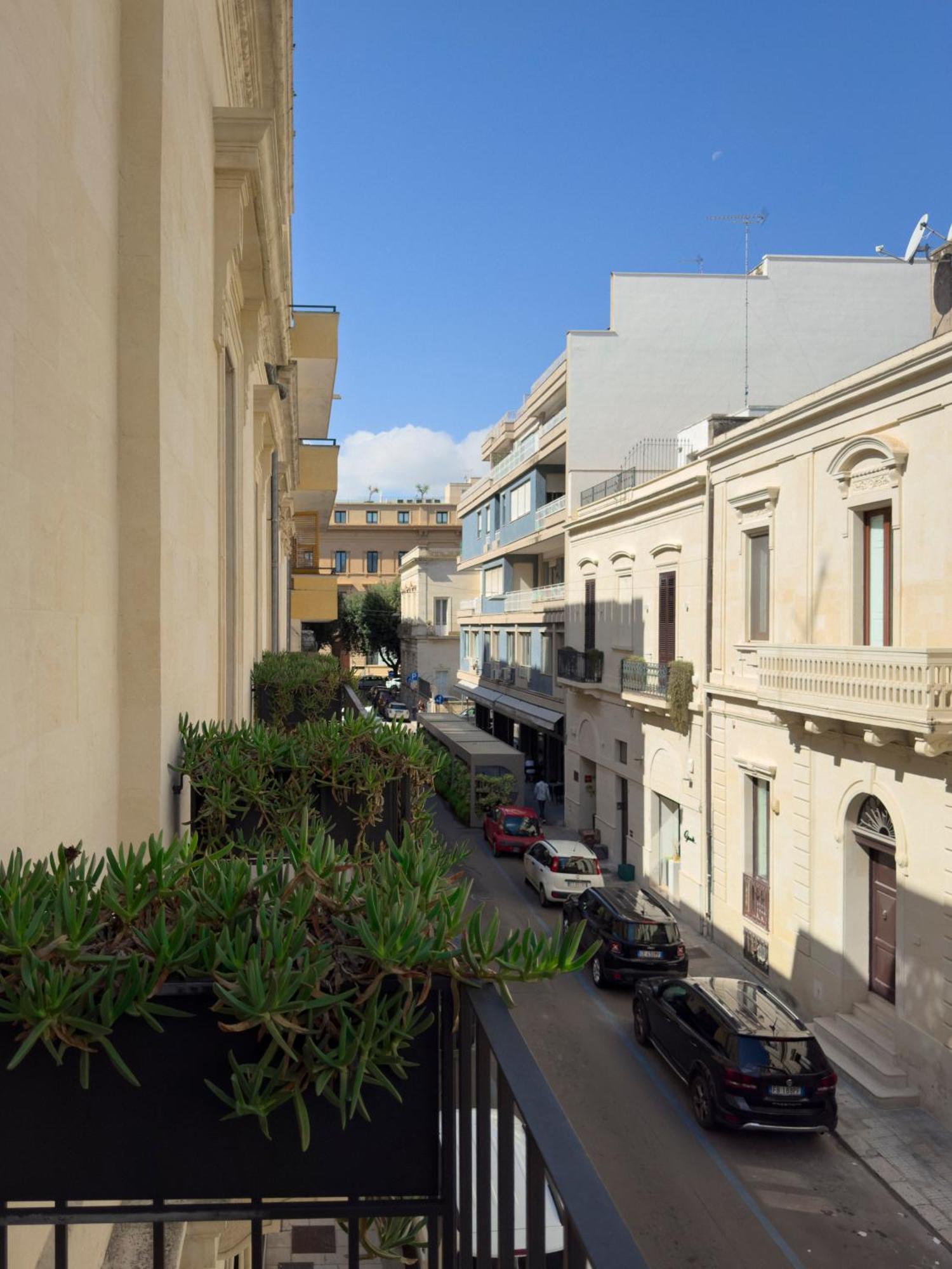 Casa 300Mila Hotel Lecce Bagian luar foto